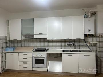 Cucina completa di elettrodomestici