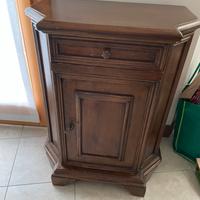 Mobiletto in legno massello – stile classico