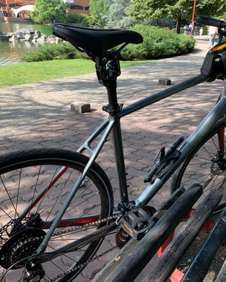 bicicletta ibrida stradale Specialized Sirrus