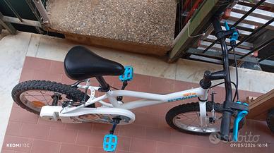 Bicicletta decathlon adatta bimbi dai 3 ai 5 anni