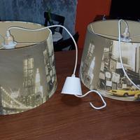 Coppia di lampadari con motivo New York