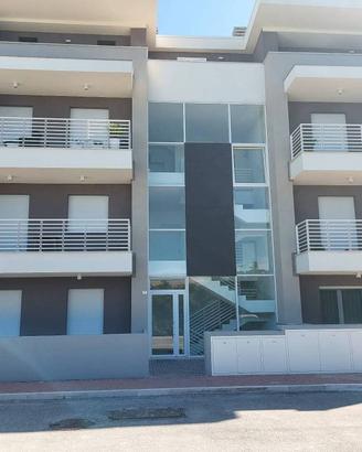 Appartamento di 144 m² con 4 locali e box auto a P