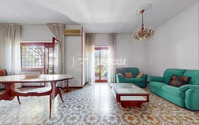 Mostacciano - Attico immerso nel verde con box aut