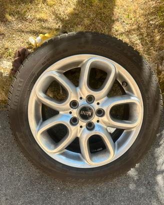 Cerchi in lega 16” + gomme neve Pirelli per MINI