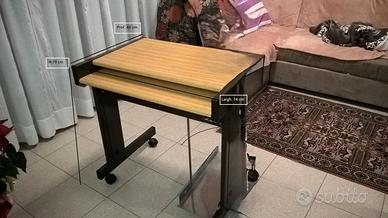 Tavolo per PC carrellato