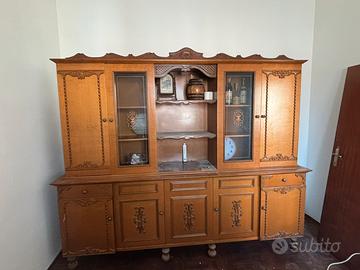 credenza antica in legno