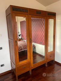Armadio antico in legno