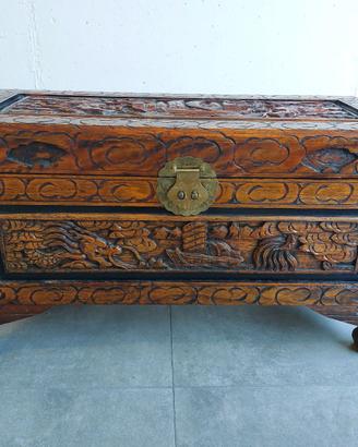 Bauletto orientale scolpito a mano con lucchetto
