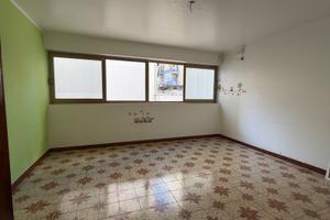 Luminoso locale uso ufficio