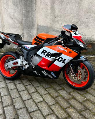 Moto HONDA CBR 1000 RR del 2005 iscritta ASI