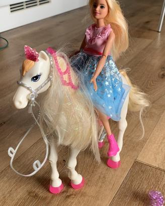 Barbie con cavallo suoni, luci e movimento