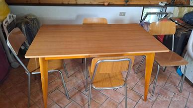 tavolo più sedie vintage 