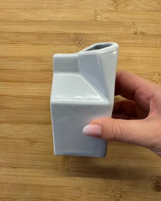 Bricco del latte in ceramica