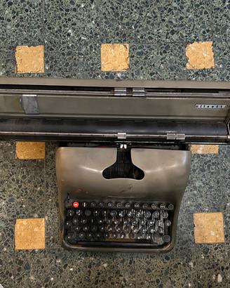 Macchina da scrivere Lexikon 80 Olivetti