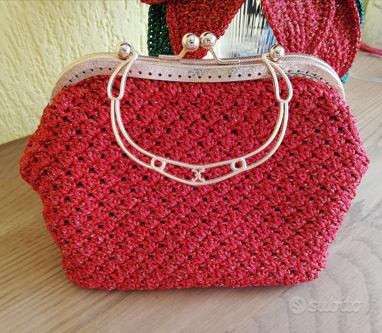 Pochette clic clac gioiello all'uncinetto Abbigliamento e