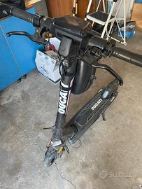 Monopattino elettrico ducati