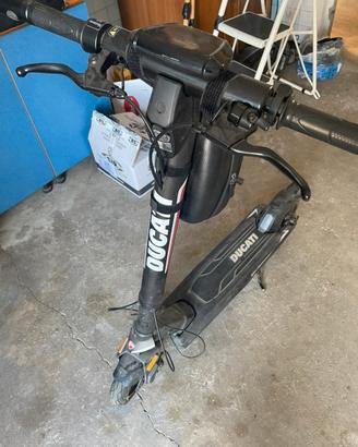 Monopattino elettrico ducati