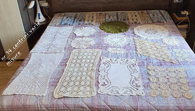 14 centrini ricamati a mano