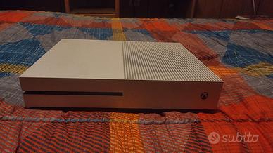 XBOX ONE S     1000 Gb