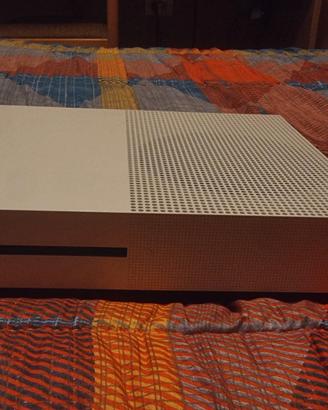 XBOX ONE S     1000 Gb