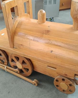 trenino giocattolo in legno