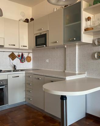 Cucina angolare con penisola