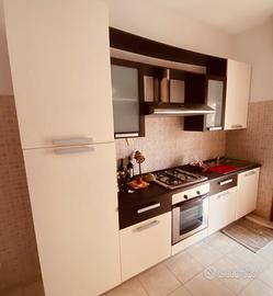 Angolo cucina, camera matrimoniale, sala da pranzo
