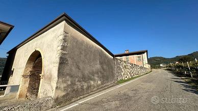 Villa di 250 m² con 5 locali a Montecchia di Crosa
