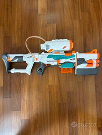 Pistola nerf con accessori