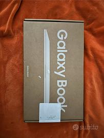 Samsung Book 4 - i3 256 GB SSD - Windows 11 Nuovo