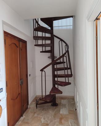 Scala a chiocciola per interno