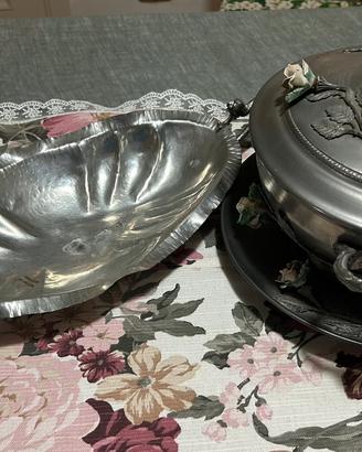 Centro tav. in peltro con rosette piu vas vintage