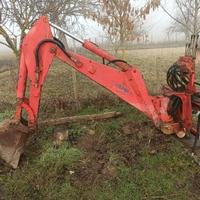 Retroescavatore trattore