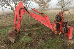 Retroescavatore trattore