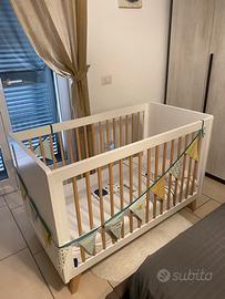 Culla in legno completa di corredo