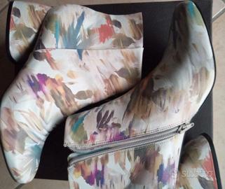 Stivaletti in pelle naturale.Nuovi.