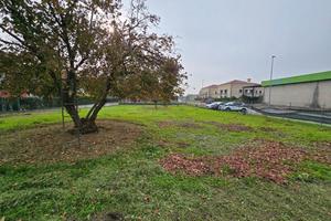 Fosso centro:In quartiere centralissimo, terreno e