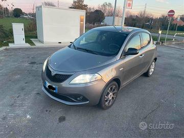 LANCIA YPSILON Y GPL GOLD POCHI  CHILOMETRI