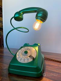 Lampada vintage con telefono a disco  verde metall