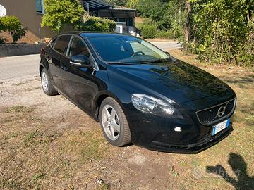 Volvo V40 D2