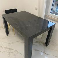 Tavolo da pranzo nero effetto MARMO