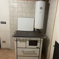 Cucina a legna con Boiler per acqua calda sanitari