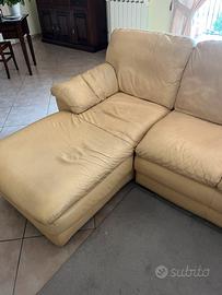 divano. In pelle “ chateau d’ax “ con  chase long.