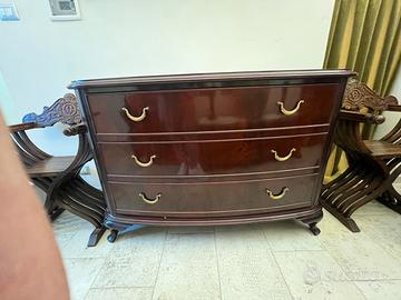 Set di comó e comodini d’antiquariato