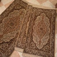 Coppia di tappeti stile persiano con frange