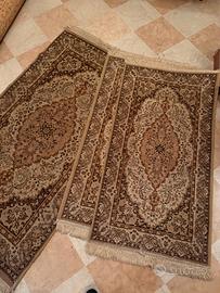Coppia di tappeti stile persiano con frange
