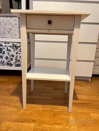 Comodino Hemnes IKEA