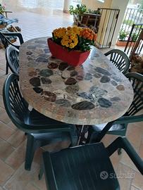 Tavoli da esterno ovali e rotondi