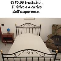 vari articoli d'arredamento 