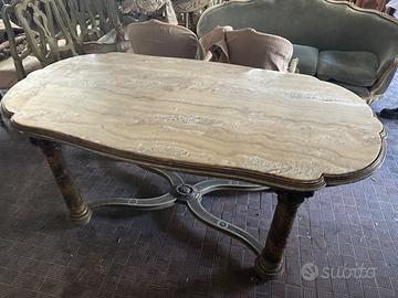 Arredo vario in stile d'epoca